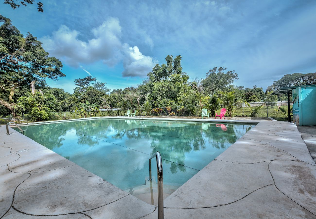Residencial en Puerto Viejo - Villa con piscina cerca de la playa para 6 personas