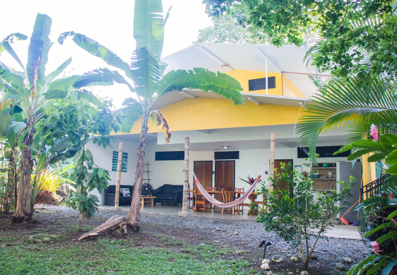 Residence in Puerto Viejo - Villa with Pool near the Beach, 6pax