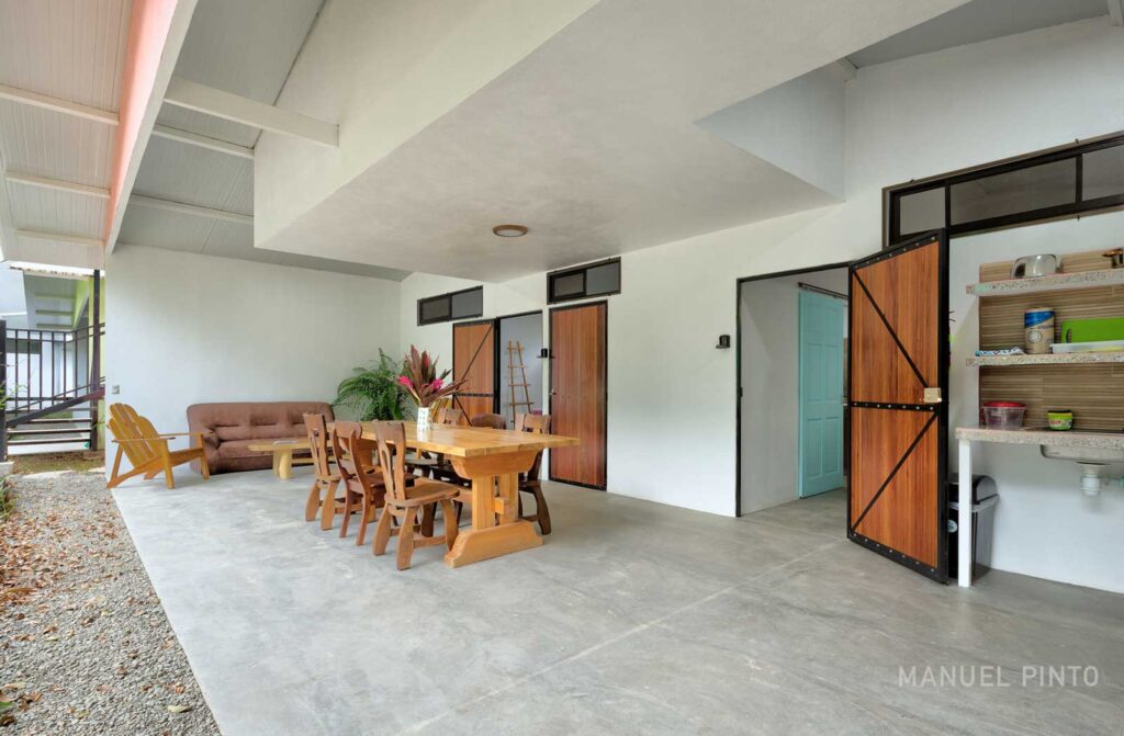 Puerto Viejo Club - Open Dining Area